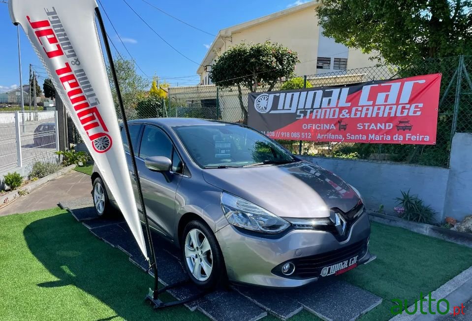 2014' Renault Clio photo #1