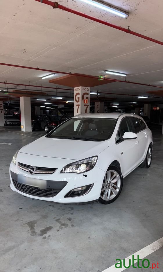 2014' Opel Astra Sports Tourer photo #1