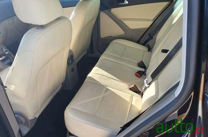 2010' Volkswagen Tiguan photo #2