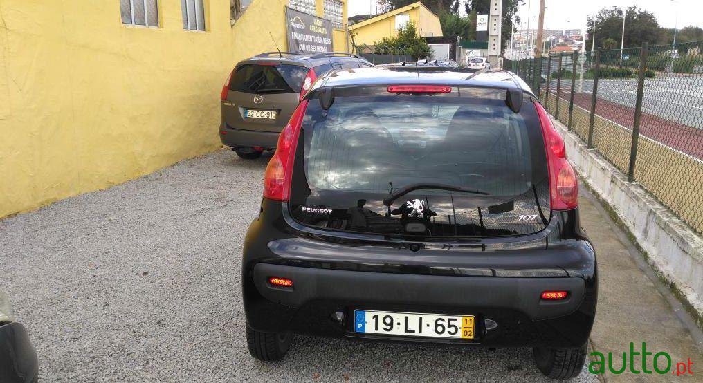 2011' Peugeot 107 1.0 Black&Silver photo #1