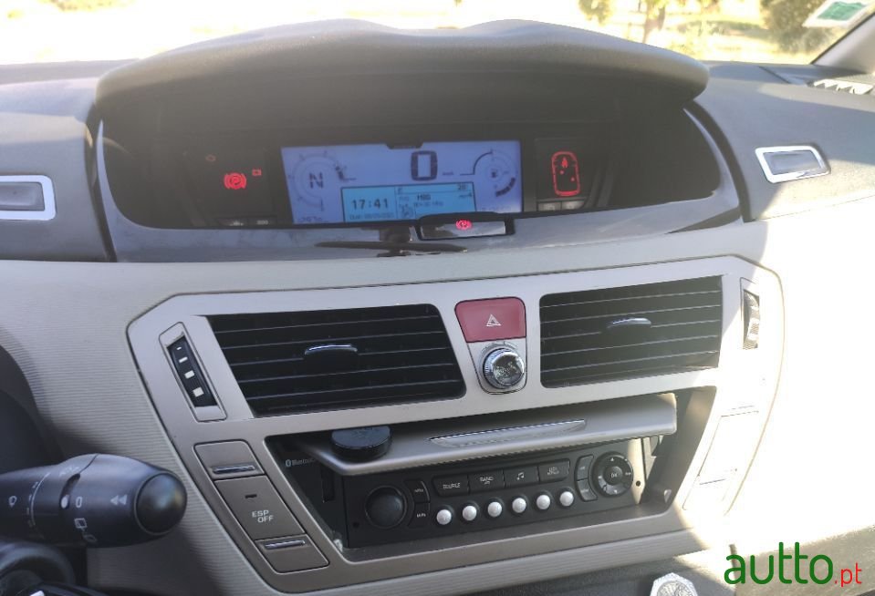 2008' Citroen C4 Picasso photo #5