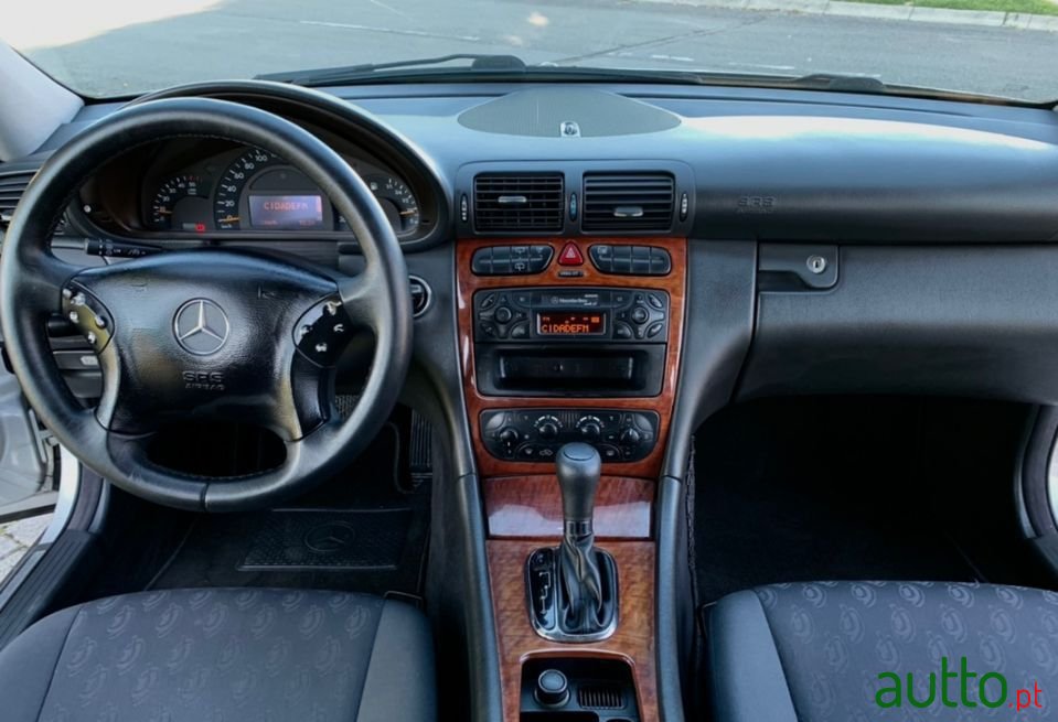 2002' Mercedes-Benz C-220 photo #5