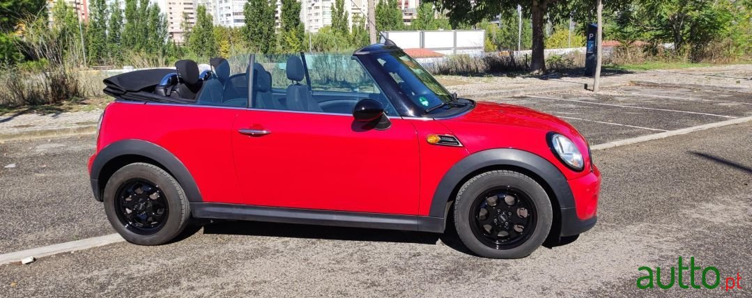 2011' MINI Cabrio photo #6