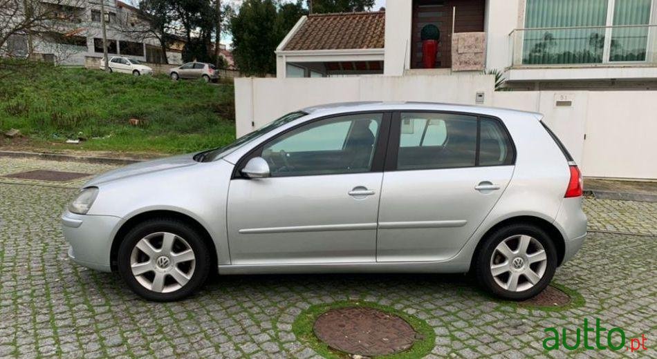 2004' Volkswagen Golf photo #1