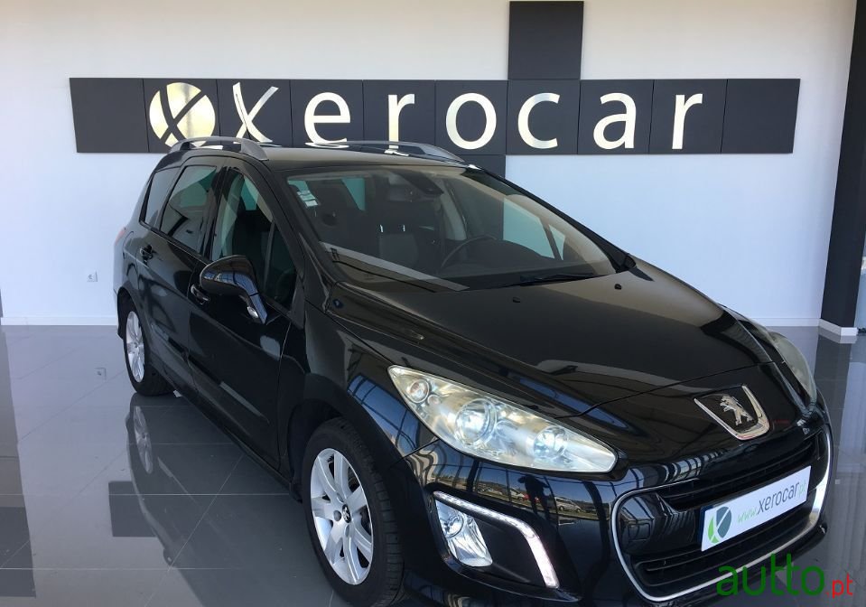 2011' Peugeot 308 Sw photo #2