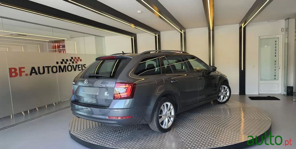 2017' Skoda Octavia Break photo #3