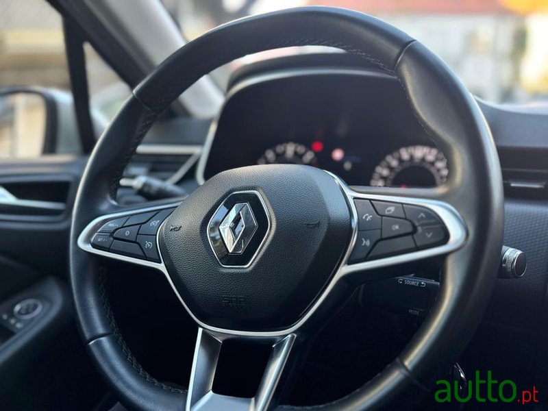 2020' Renault Clio photo #6