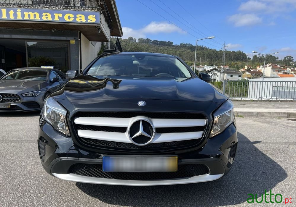 2015' Mercedes-Benz GLA 180 Cdi Urban photo #2