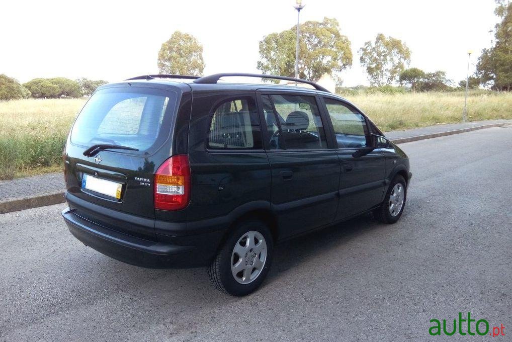 2001' Opel Zafira 2.0 Dti Confort photo #2