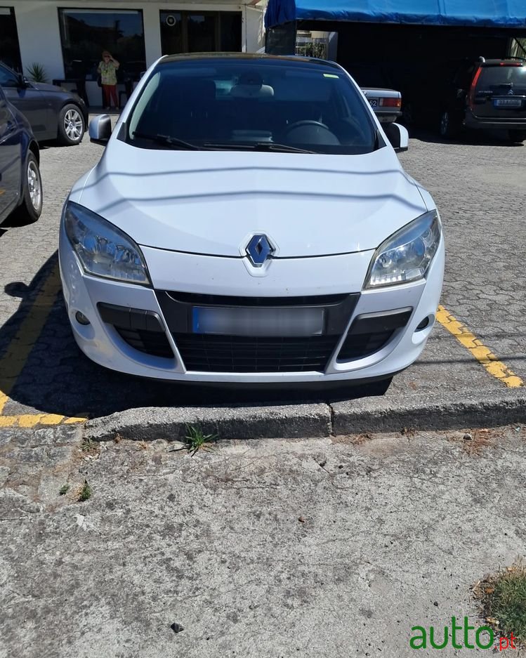 2010' Renault Megane Coupe photo #1