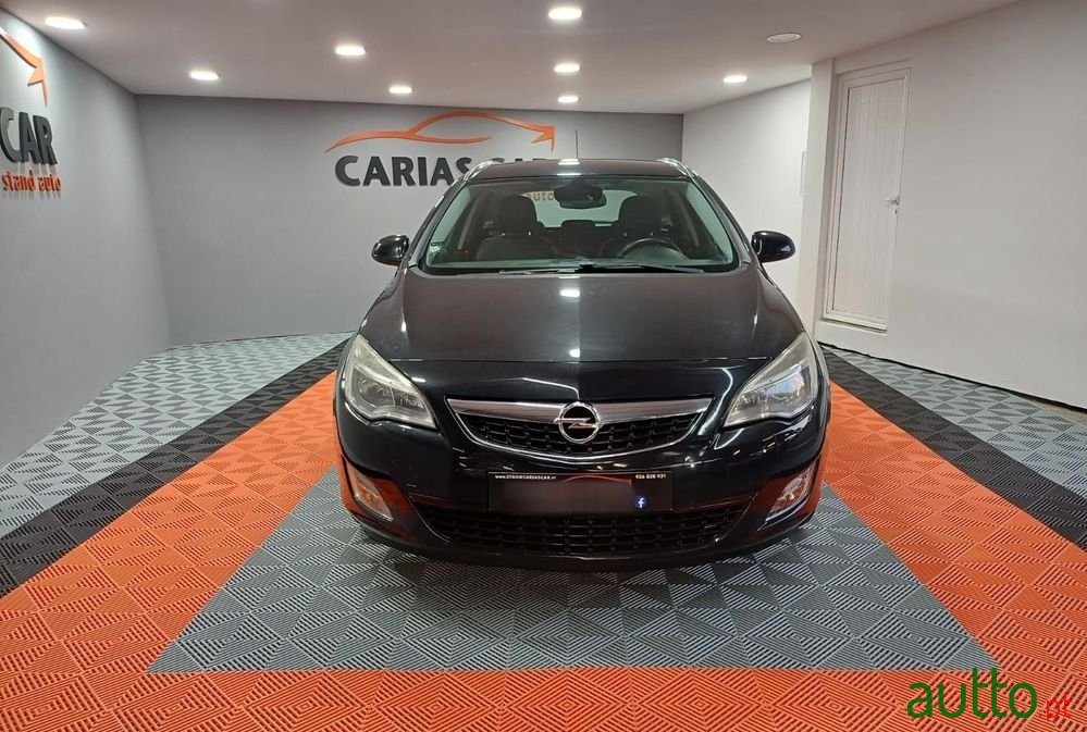 2012' Opel Astra Sports Tourer photo #3