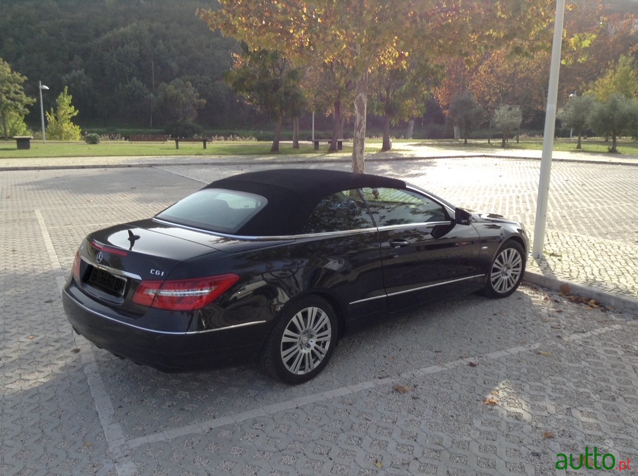 2011' Mercedes-Benz 200E photo #6