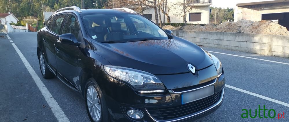 2013' Renault Megane Sport Tourer photo #2