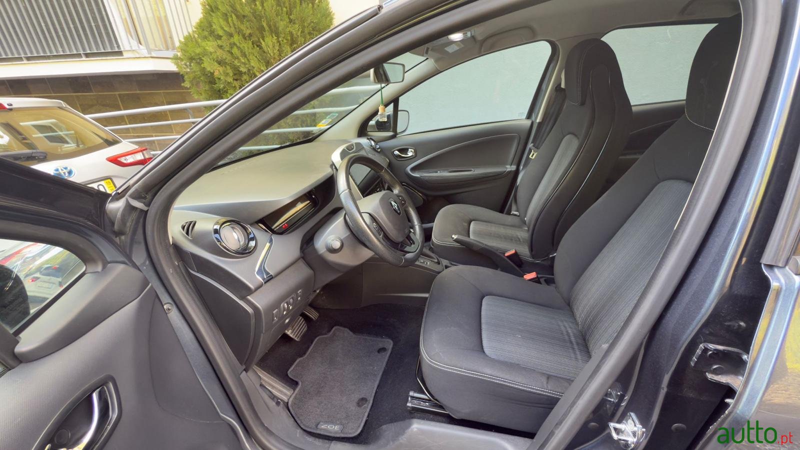 2017' Renault Zoe photo #2