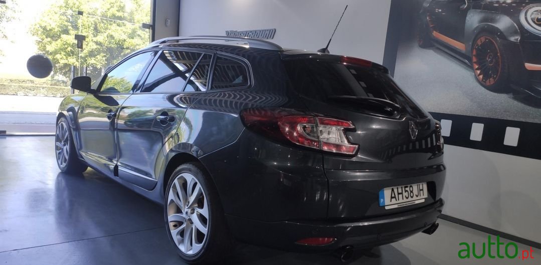 2014' Renault Megane Sport Tourer photo #2