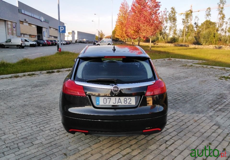 2010' Opel Insignia Sports Tourer photo #3