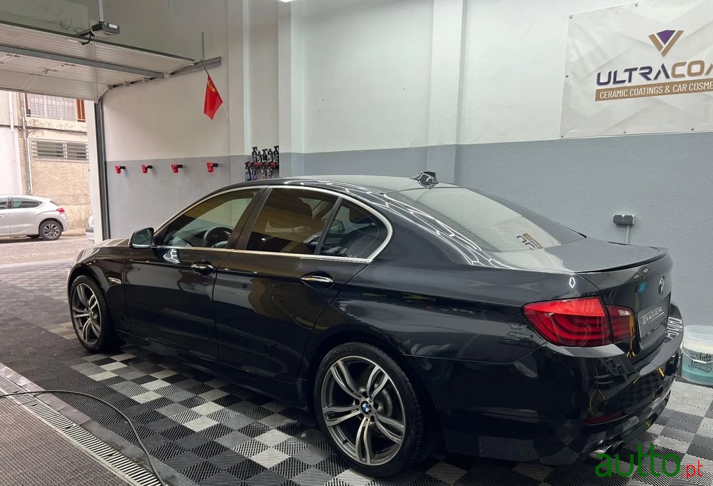 2010' BMW Série 5 D Pack M photo #3