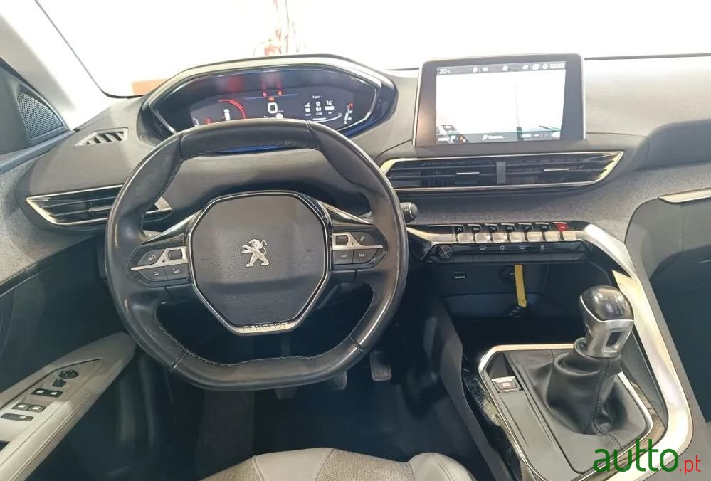 2019' Peugeot 3008 photo #2