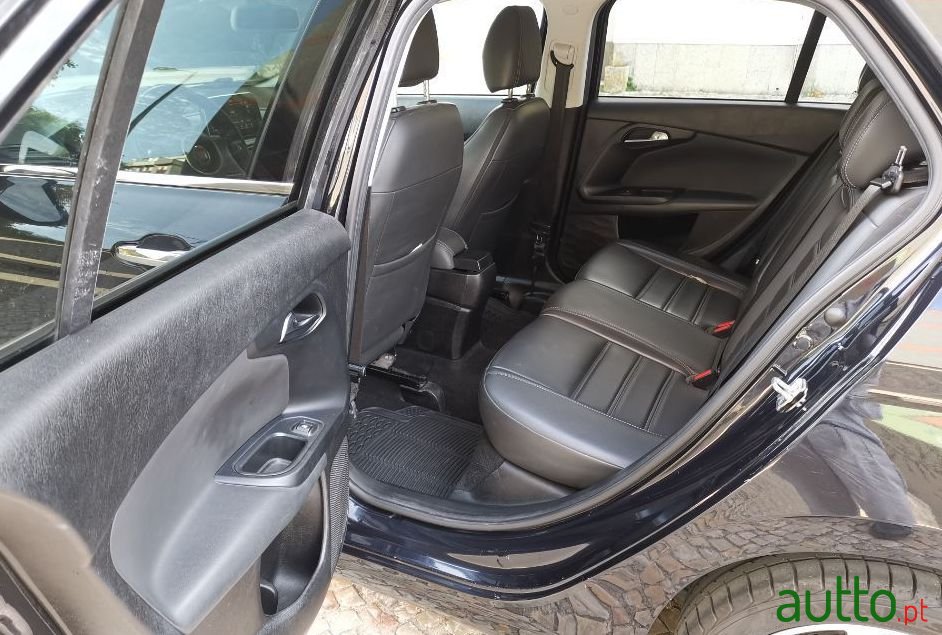 2017' Fiat Tipo Station Wagon photo #3