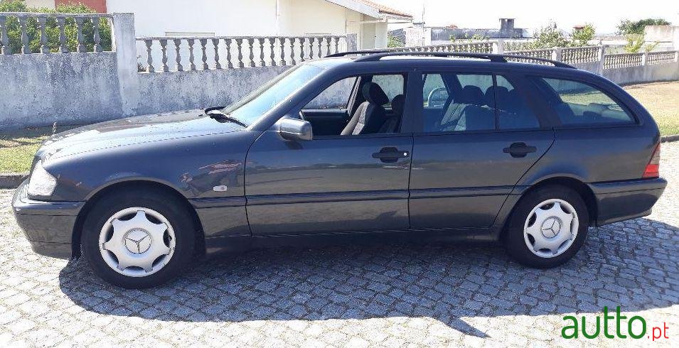 2000' Mercedes-Benz C-220 Cdi photo #2