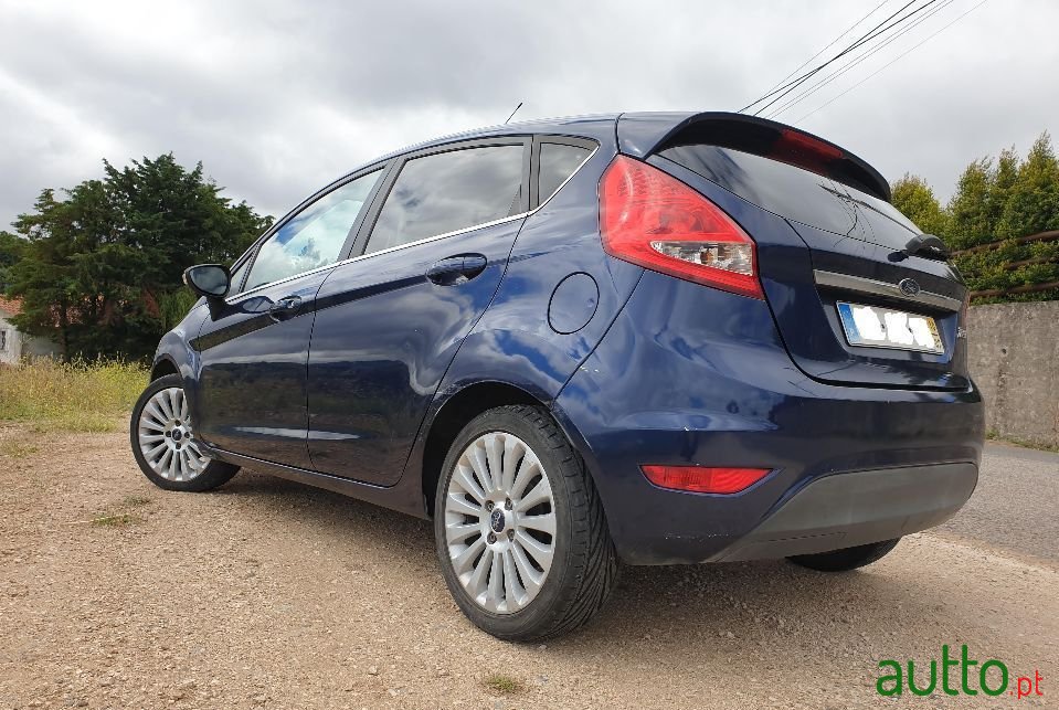 2010' Ford Fiesta photo #2