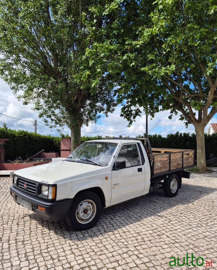 1995' Mitsubishi L200 2.5 D photo #1