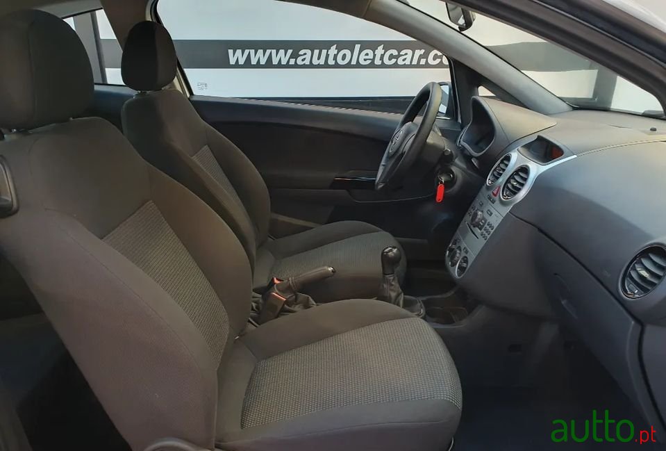 2014' Opel Corsa photo #3