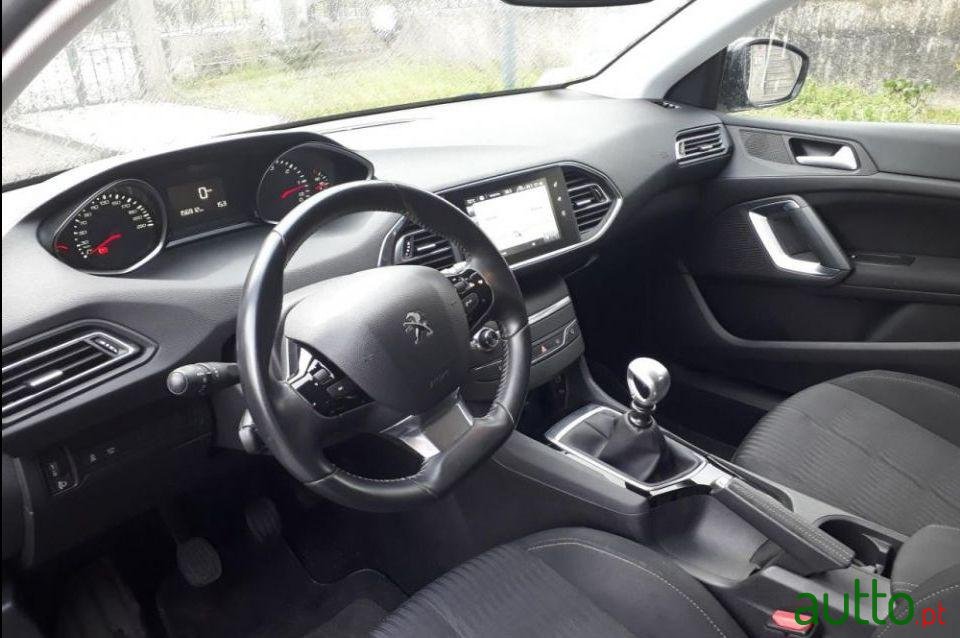 2014' Peugeot 308 Sw photo #2