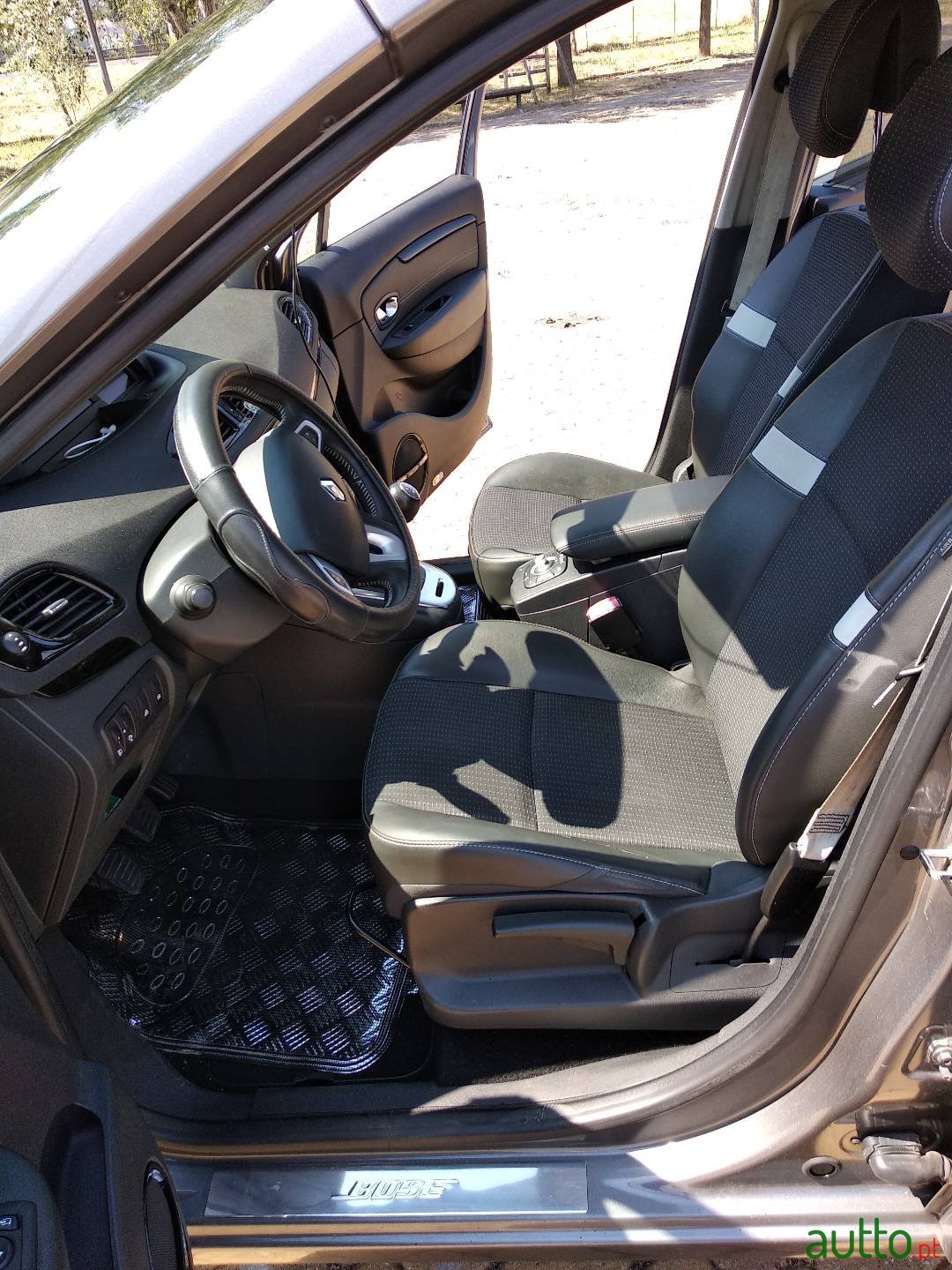 2012' Renault Grand Scenic photo #5