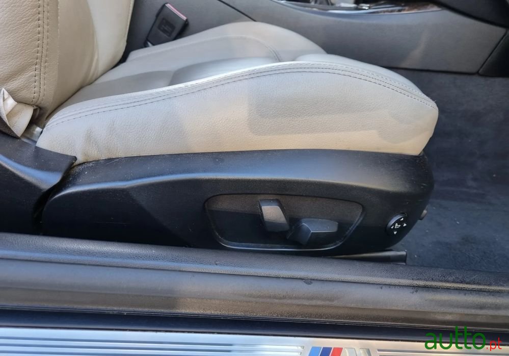 2008' BMW 330 D Coupe photo #6