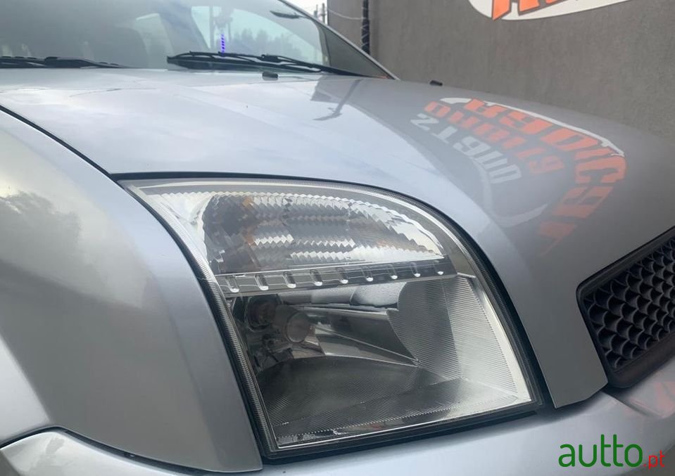 2005' Ford Fusion Elegance photo #2