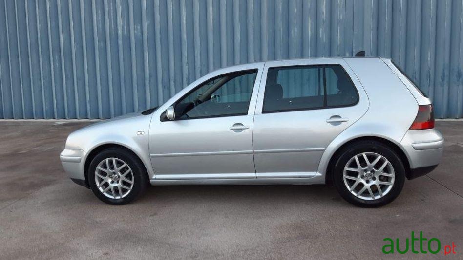 2001' Volkswagen Golf photo #3