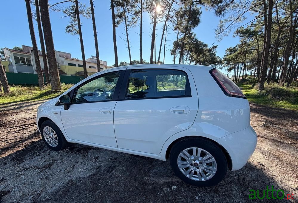 2013' Fiat Punto Evo photo #4