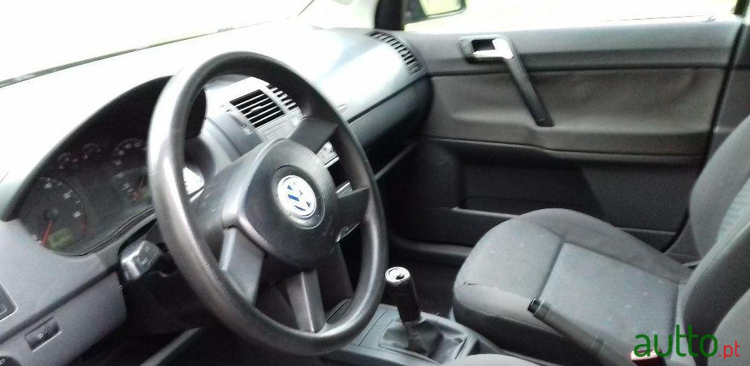 2002' Volkswagen Polo Confortline photo #1