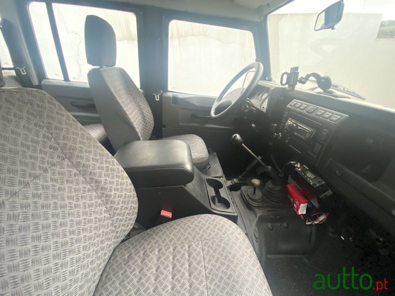 2003' Land Rover Defender 130 Cd 2.5 Td5 E photo #3