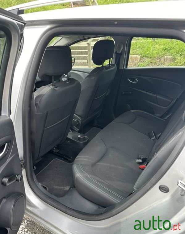 2019' Renault Clio Sport Tourer photo #6