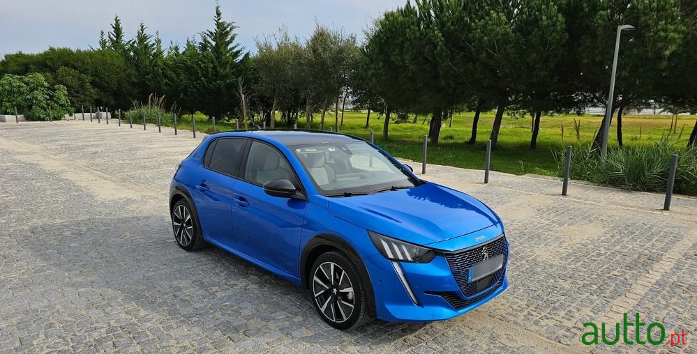 2021' Peugeot e-208 Gt photo #1