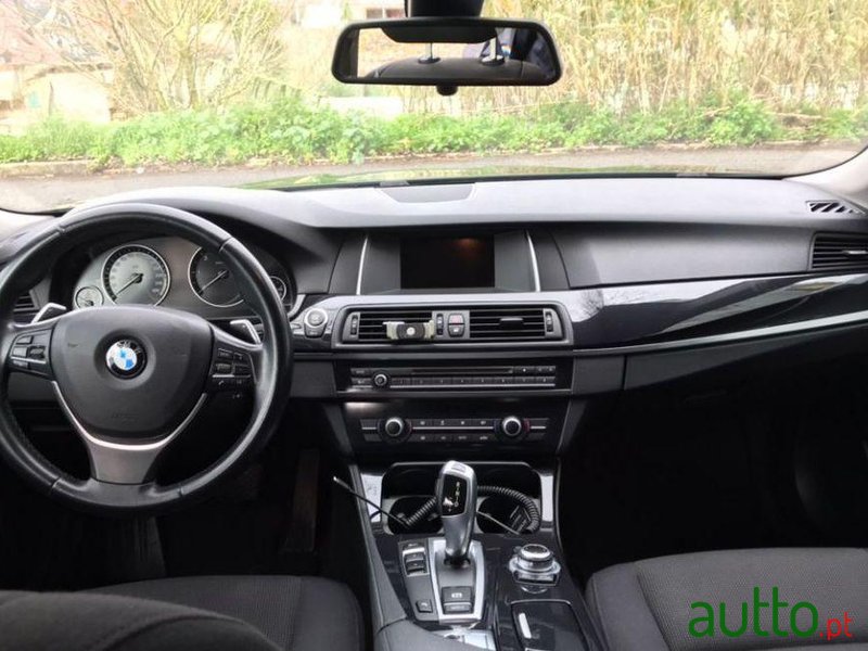 2015' BMW 520 Touring photo #3