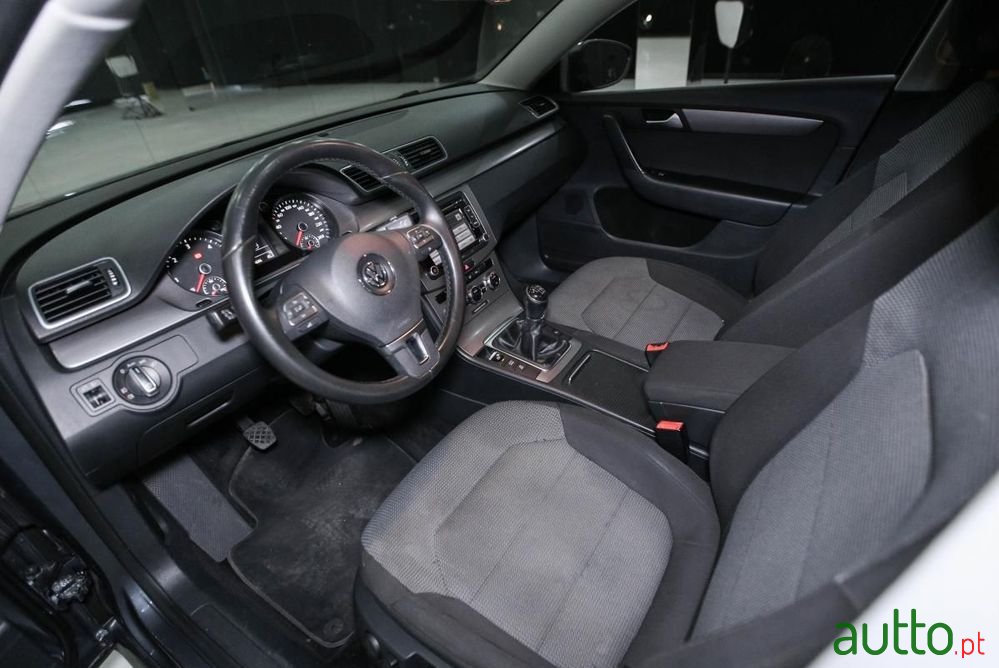 2013' Volkswagen Passat photo #6