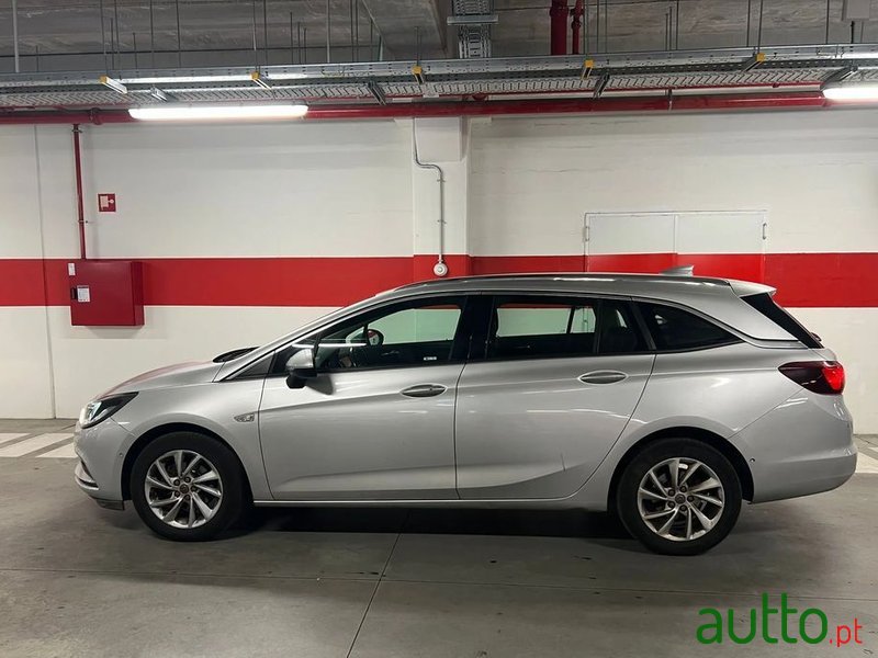 2018' Opel Astra Sports Tourer photo #3