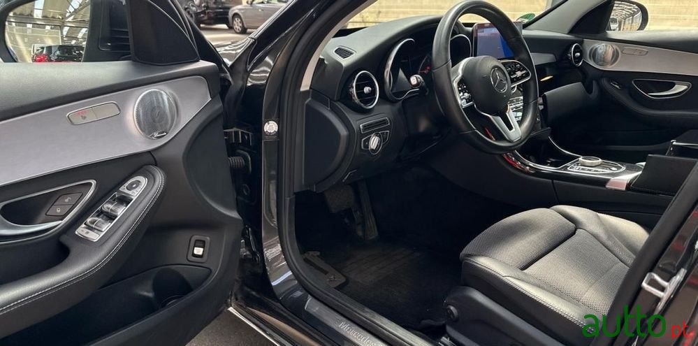2020' Mercedes-Benz Classe C photo #4