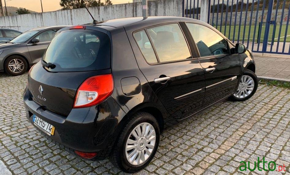 2009' Renault Clio photo #3