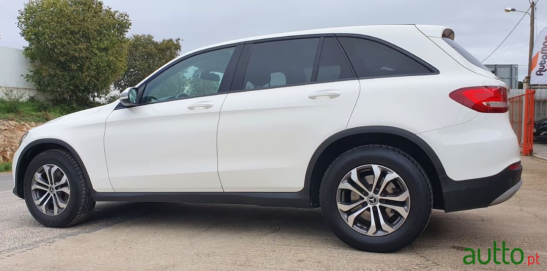 2018' Mercedes-Benz Glc-250 photo #5