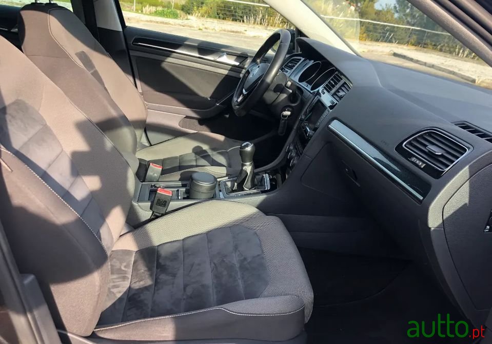 2012' Volkswagen Golf photo #6