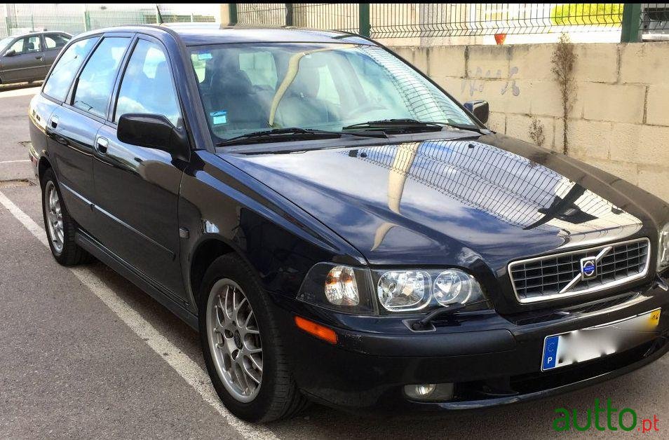 2004' Volvo V40 1.9 D photo #1