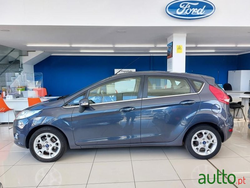 2012' Ford Fiesta photo #4