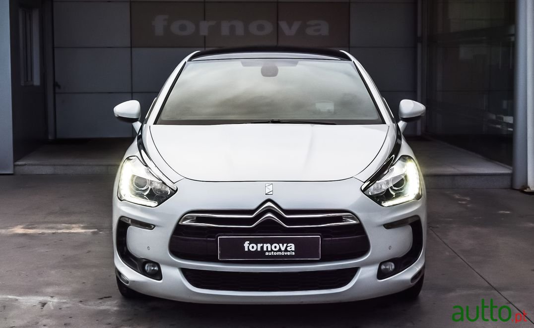 2013' Citroen DS5 photo #2