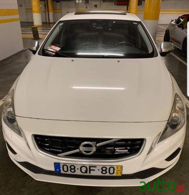 2011' Volvo S60 Sedan photo #2