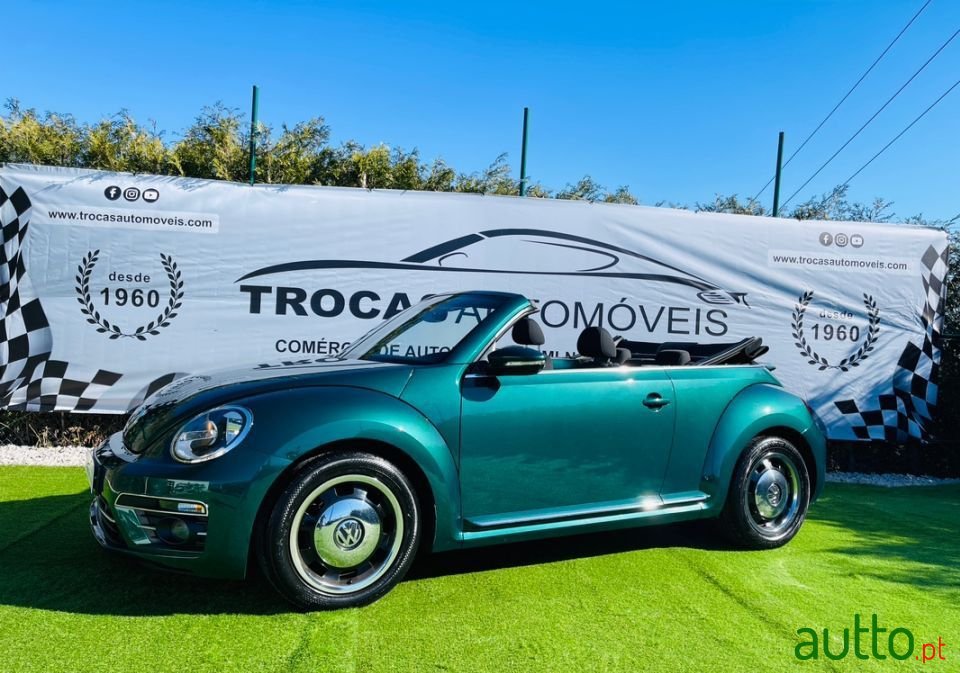 2017' Volkswagen New Beetle photo #4