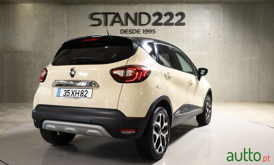 2019' Renault Captur photo #5